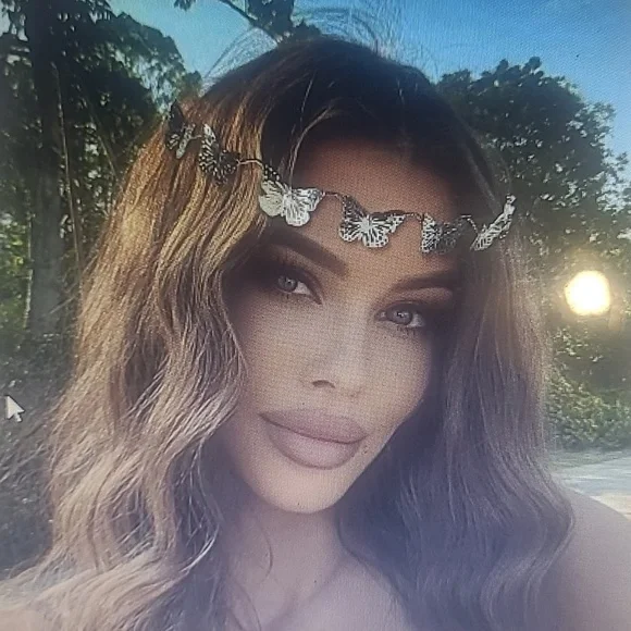 Beautiful butterfly headband/crown and 3 pairs of earrings. - Picture 4 of 9